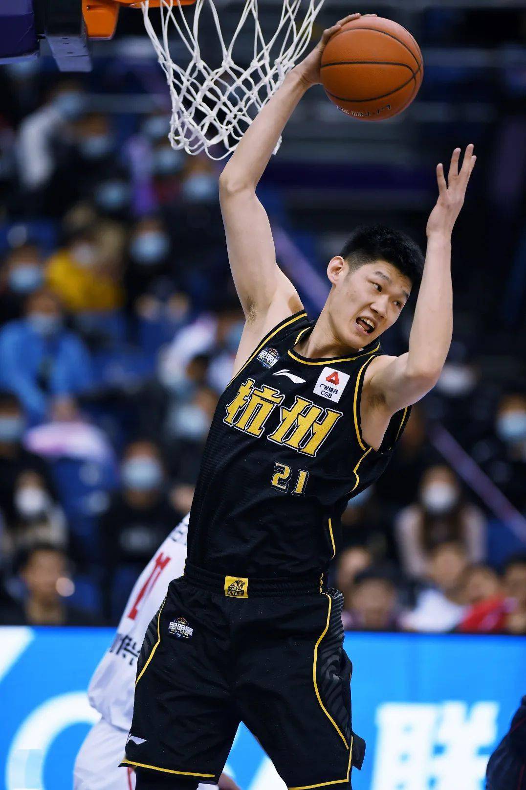 姚明cba各项数据纪录,cba总决赛姚明51分21篮板