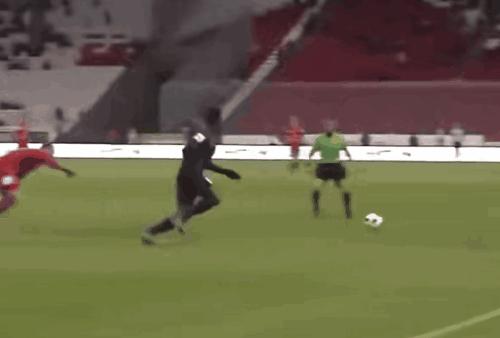 男足vs日本男足爆笑名场面,中国男足vs日本男足爆笑现场