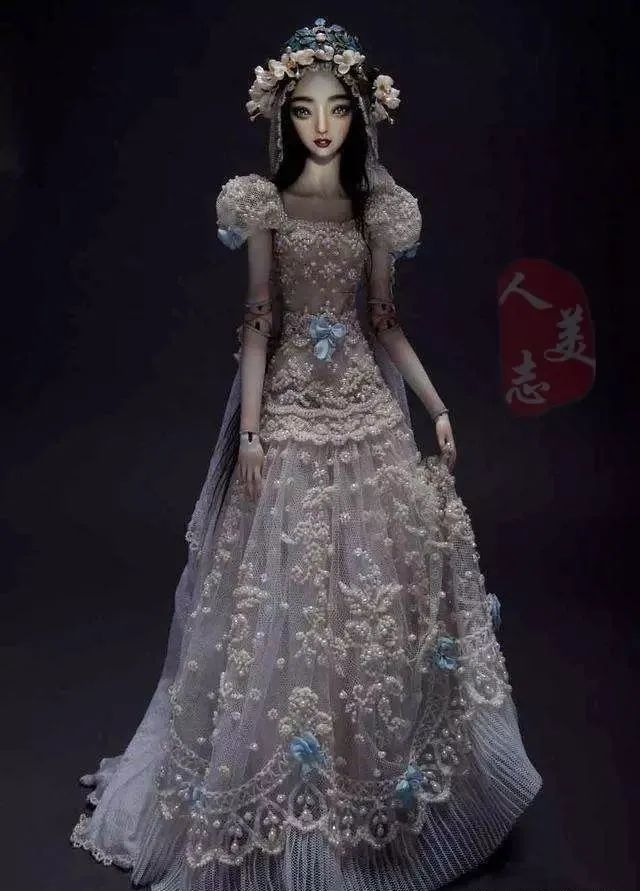惊呆!李晨花200万为范冰冰定制的新娘娃娃,原来长这样!