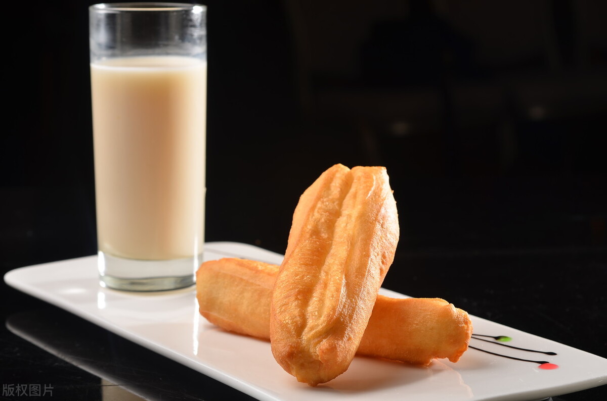 油条的家常菜做法全过程,大米做油条的制作方法