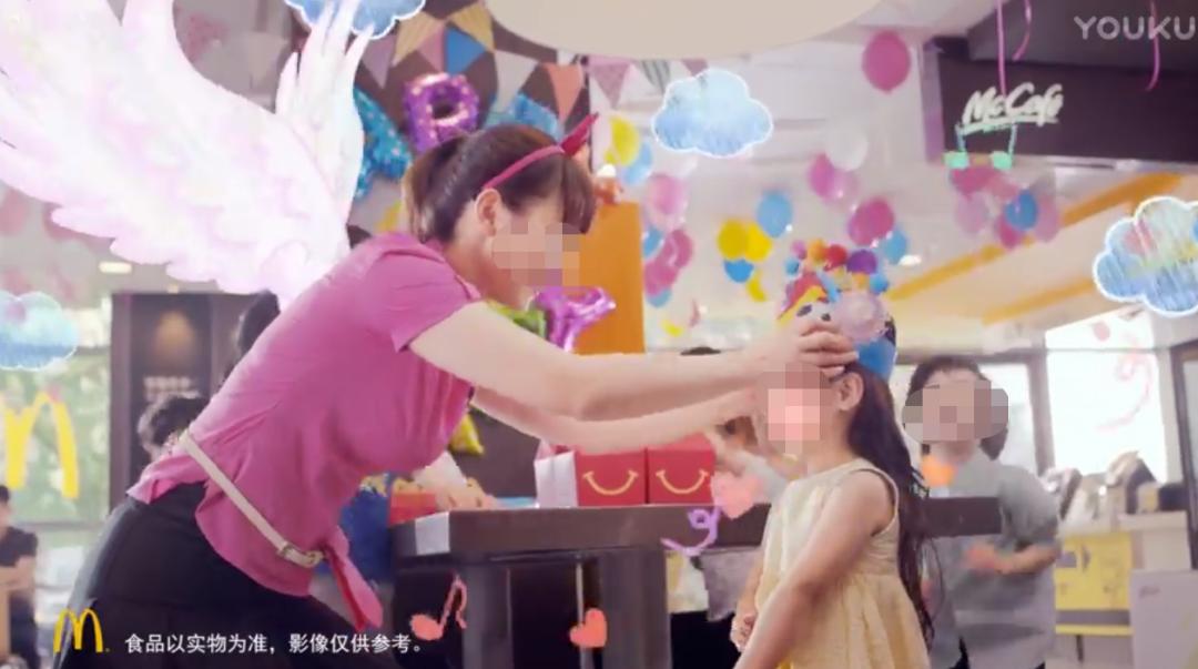 麦当劳里面的制服,麦当劳制服一样吗