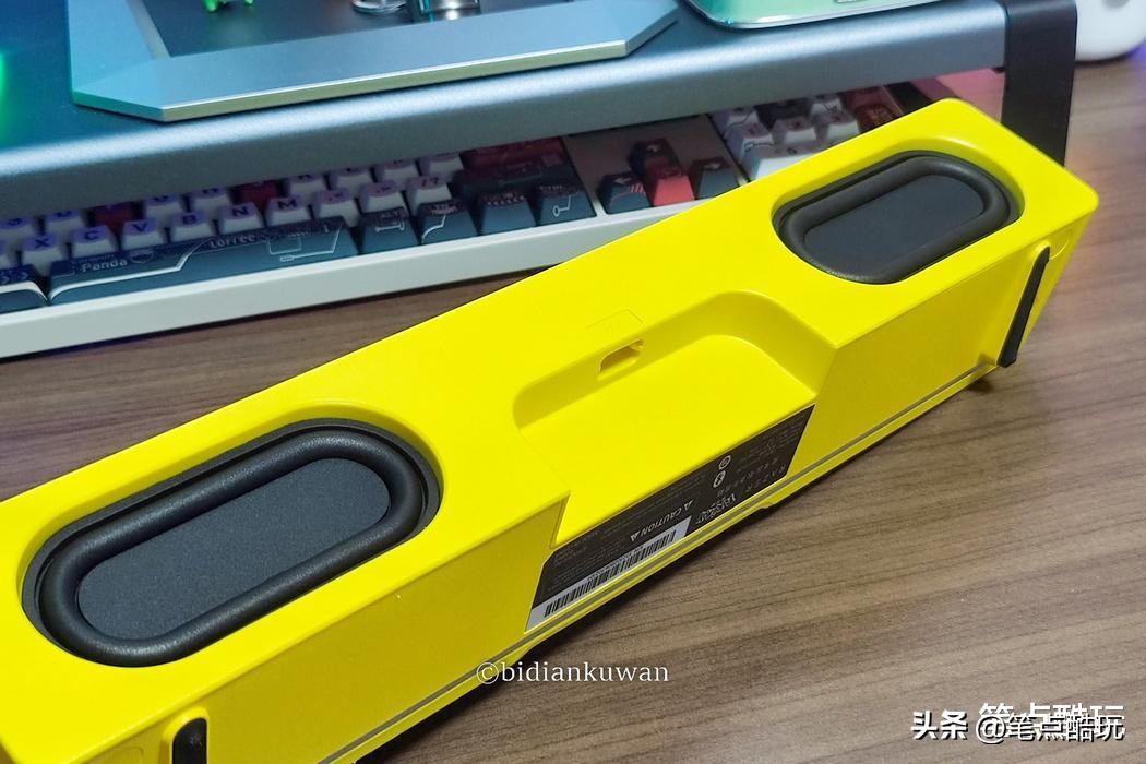 雷蛇掏出一个精灵球，变出一个皮卡丘：巧用条形音箱打造小电竞桌