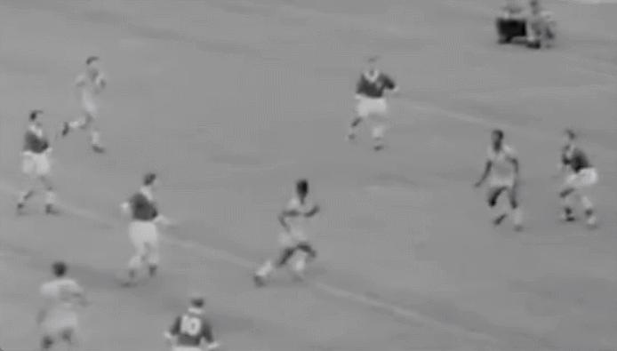 世界足坛近年十大球星,盘点世界体坛巨星退役年龄