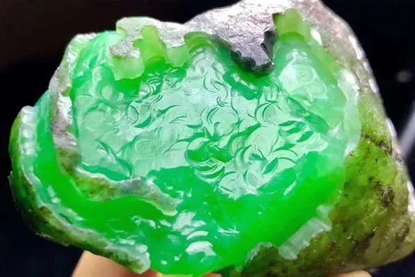 直播间合料拍了翡翠原石，现在想退商家拒绝怎么办？