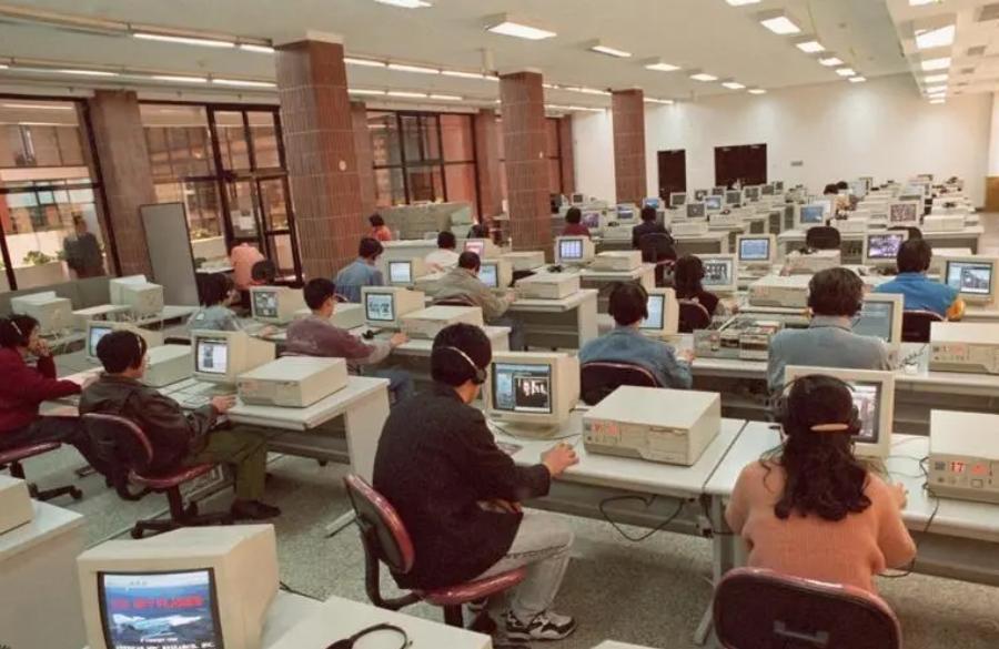 读书是底层人改变命运的最好捷径,35岁读书改变命运还来得及吗