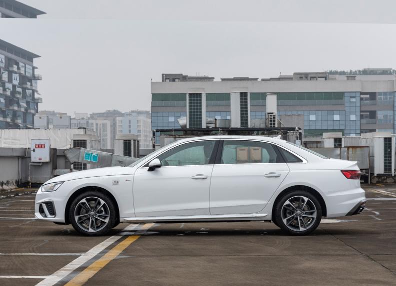 奔驰c宝马3系和奥迪a4l对比哪个好,30万预算买宝马3系还是a4