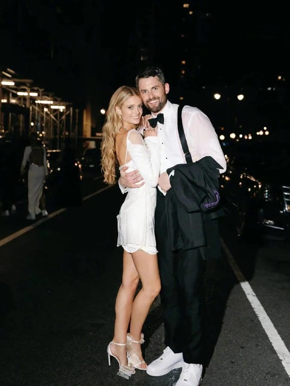 NBA最美10大娇妻，瓦妮莎守寡三年，一位世界小姐8年生5娃