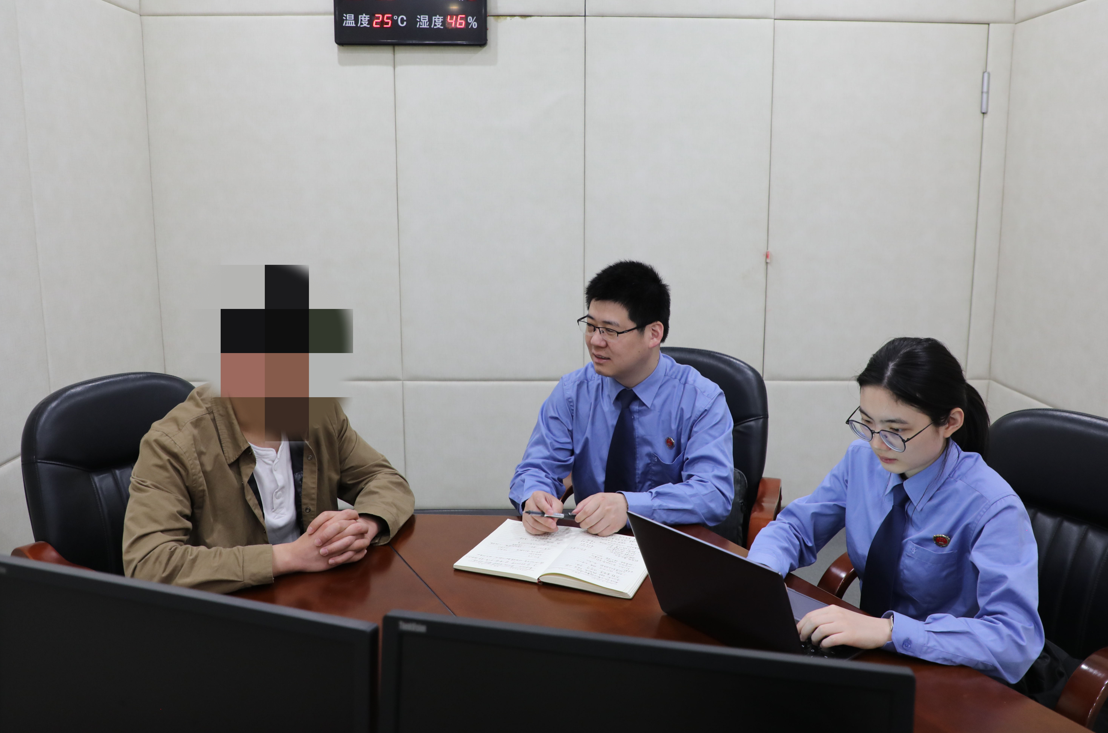 她谎称自己有低价购买品牌手机的“特殊渠道”,闺蜜信以为真投资百万……