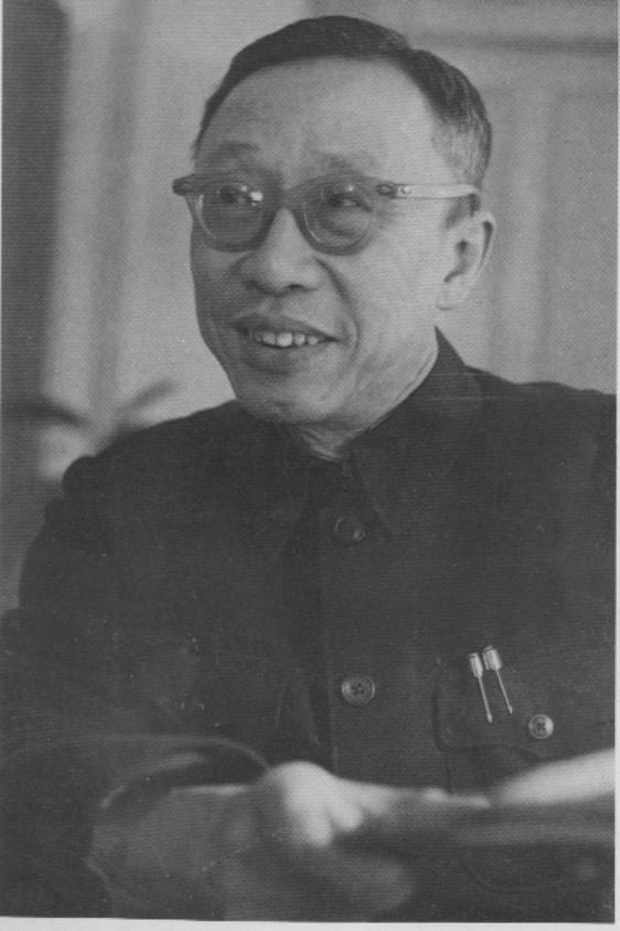 溥仪离开故宫第一个晚上住在哪里,溥仪离开紫禁宫时拿走了几个至宝