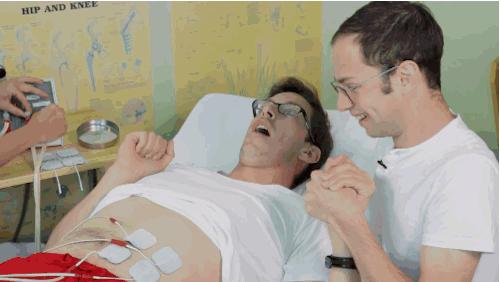 女子电击男友致小肠切除,女子被男友做电击手术