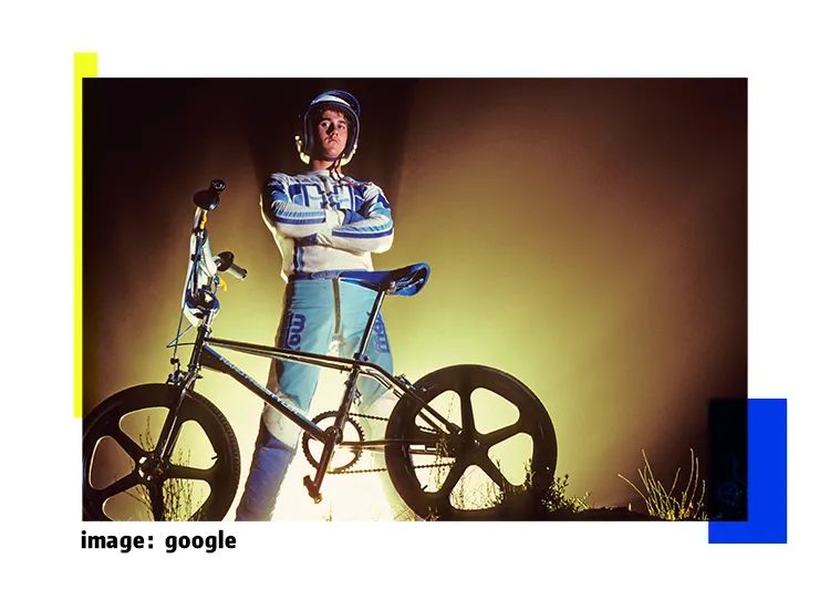 户外陷入泥潭怎么脱身,野外泥潭