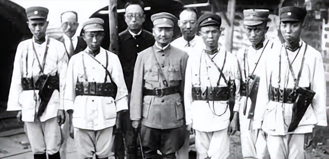 四川一局长家中被盗,神秘铁盒揭露其隐藏33年的秘密