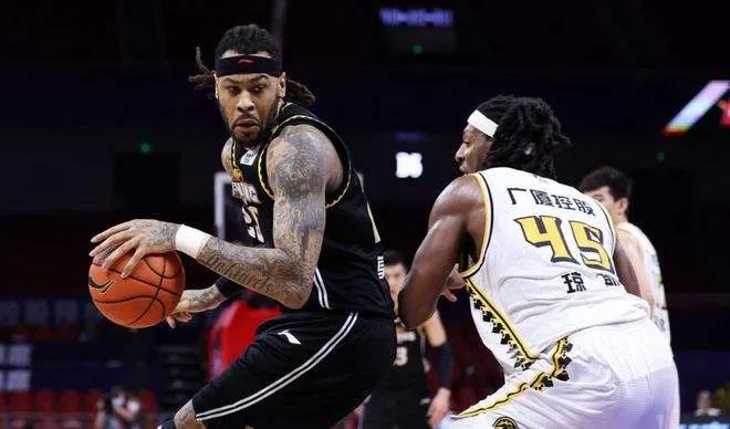 历史惊人相似，辽宁卫冕希望渺茫！球队重建势在必行