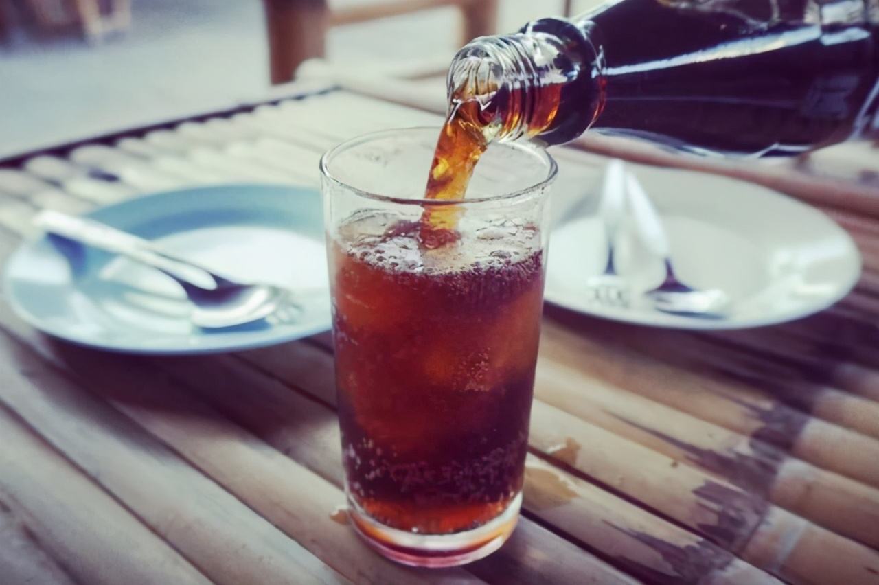 可口可乐积分兑换战斗机事件 (700万瓶可乐兑换战斗机)