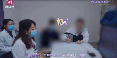 父母离婚后，他开始“目中无人”玩小鸡鸡