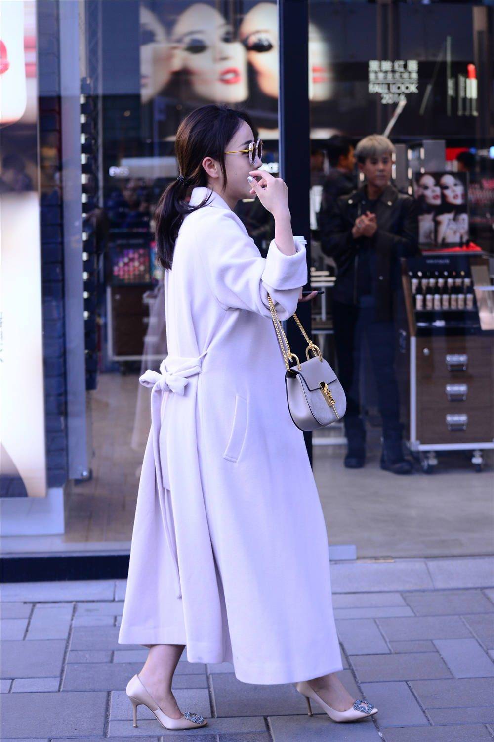 气质平底尖头鞋秋冬搭配大衣,中跟圆头单鞋搭配毛呢外套