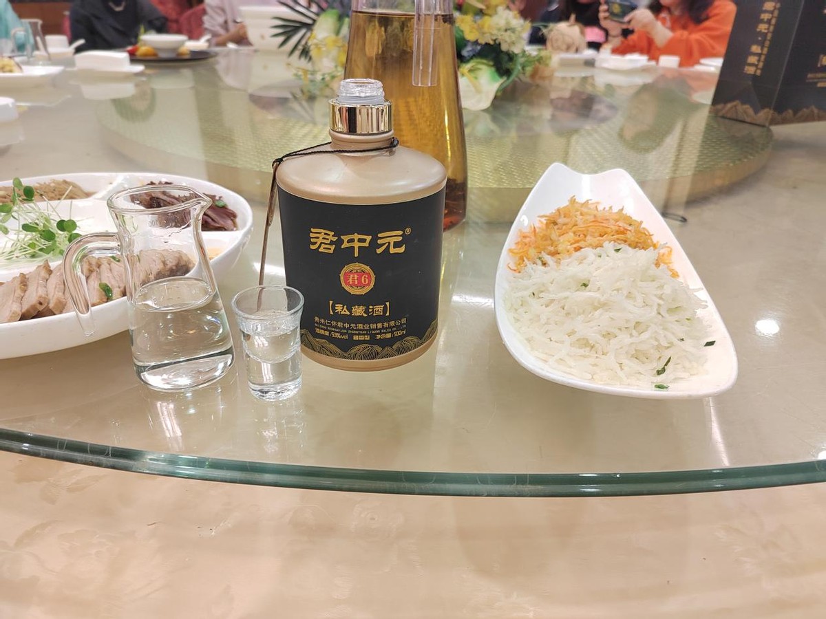为什么喝完白酒后一直头疼,喝完白酒为什么胃会这么难受