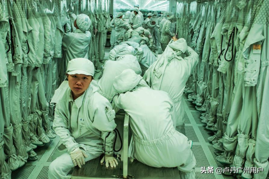 20年拍下150万张“东莞女工”在国外爆火：中国制造，不可思议！