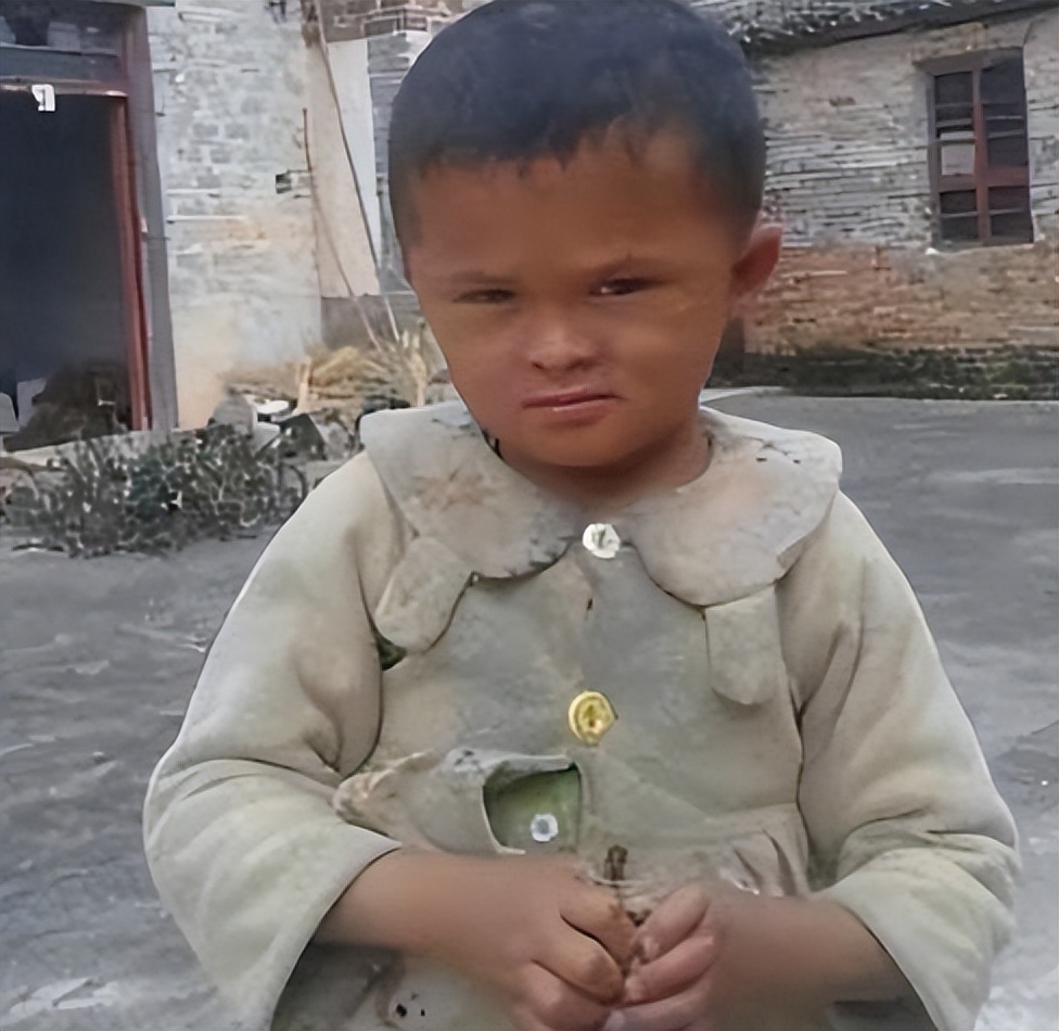 以前的小马云对比现在的小马云,小马云走红四年被抛弃