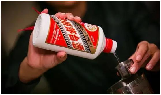 茅台酒瓶子上的针孔是真的吗,假茅台酒瓶里珠子晃动了怎么回事