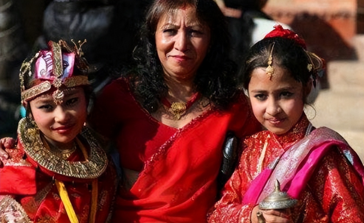 揭秘印度“圣女”真实生活：十几岁就沦为高级僧妓，结局孤独终老