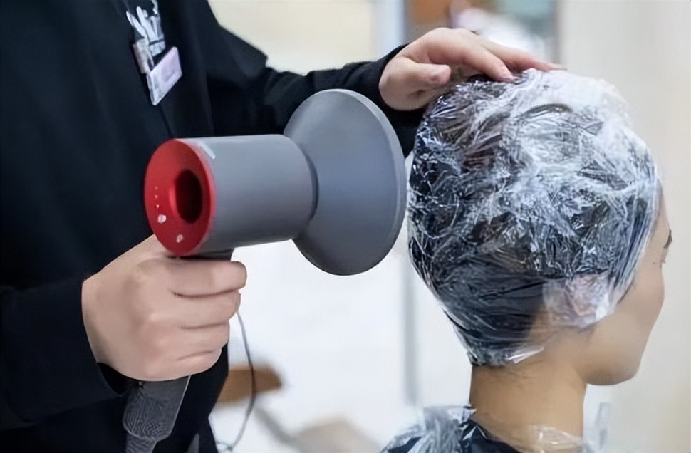 经常用指甲粉染发会致癌吗,有人说经常染发会致癌是真的吗