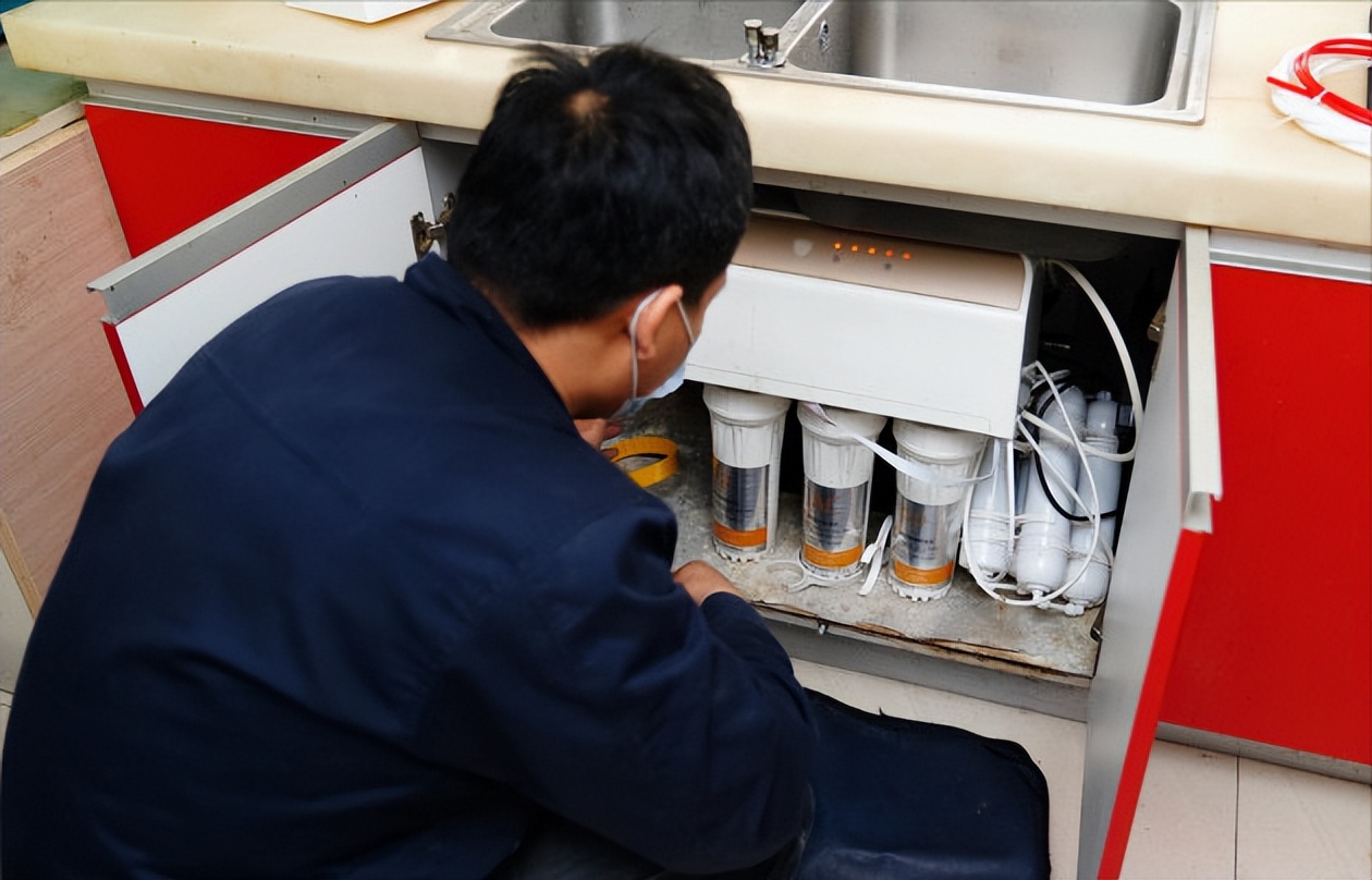 买净水器一直喝废水 (净水器装反了全家喝了一年废水)