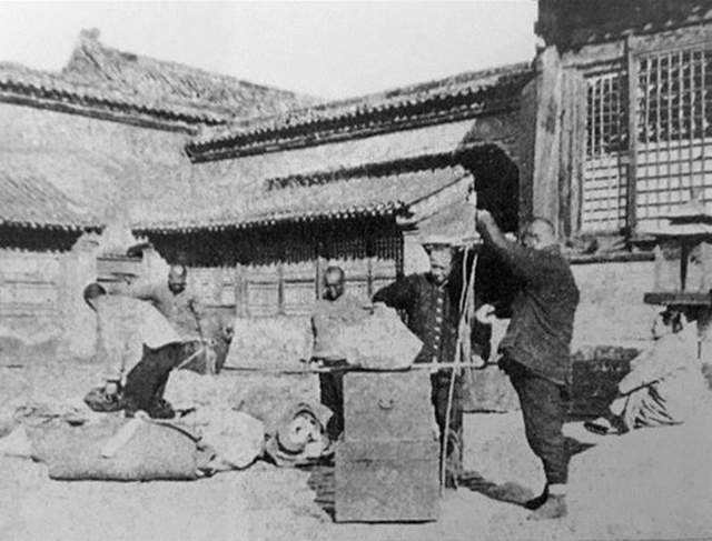 中国最后一个太监，净身不久后溥仪退位，国家救济后他活到94岁