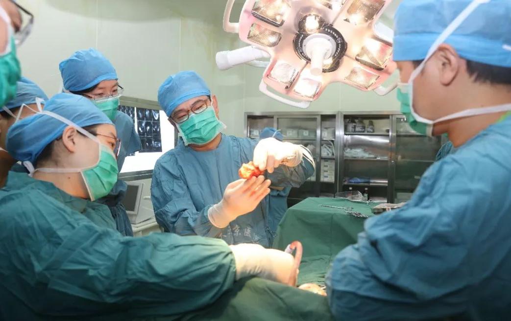 2015年，陕西22岁女子被检查出先天性无子宫，母亲：我的子宫给她