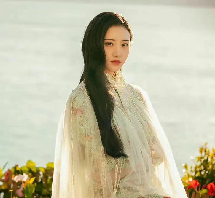 景甜流光之城同款向日葵披肩,景甜梳黑色披肩长发