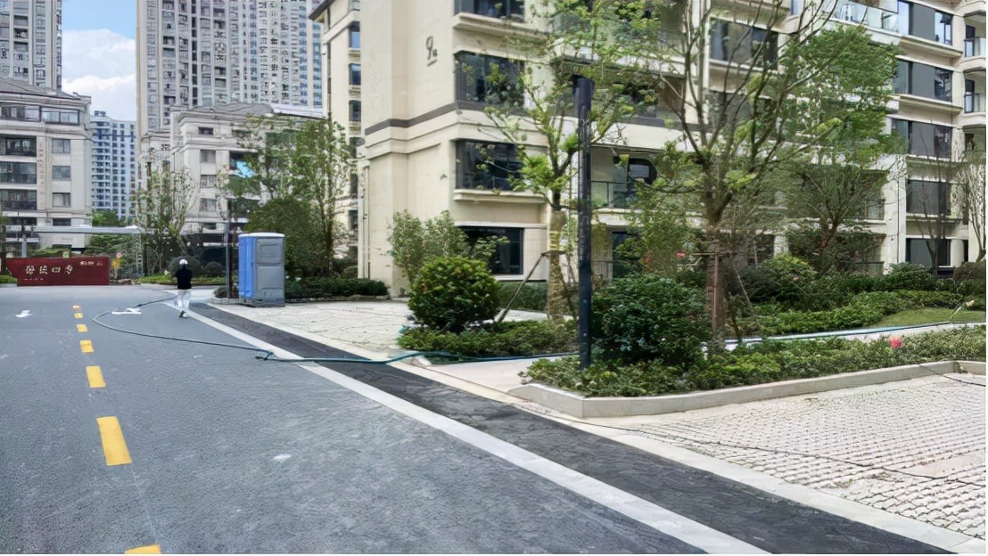 直击“口悲”楼盘交付，华丽袍服背后的虱子