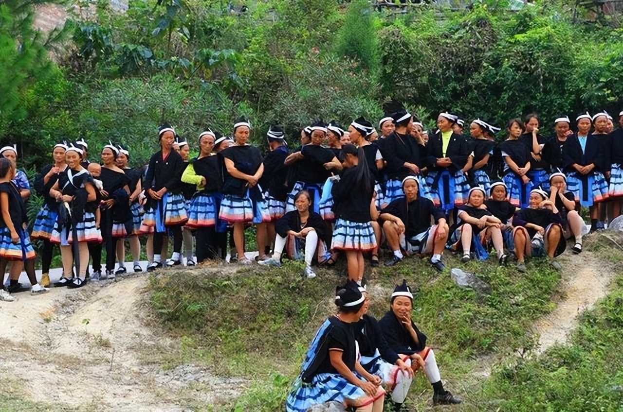 白裤瑶族女子着装,白裤瑶族服饰真实图片