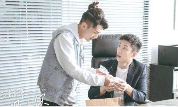 《红海行动》后，黄景瑜又有代表作，合作的王丽坤比李沁更有CP感