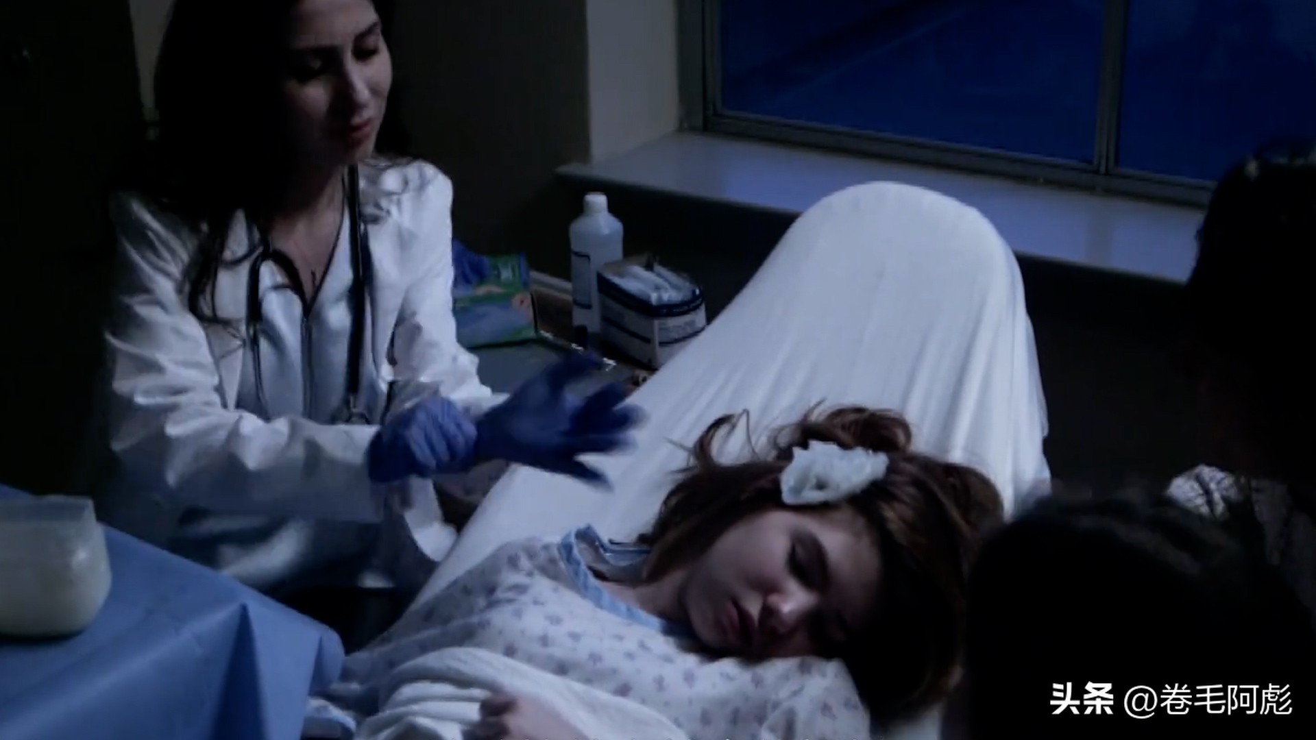 女子被12只蜱虫咬,美国女子被虫子咬