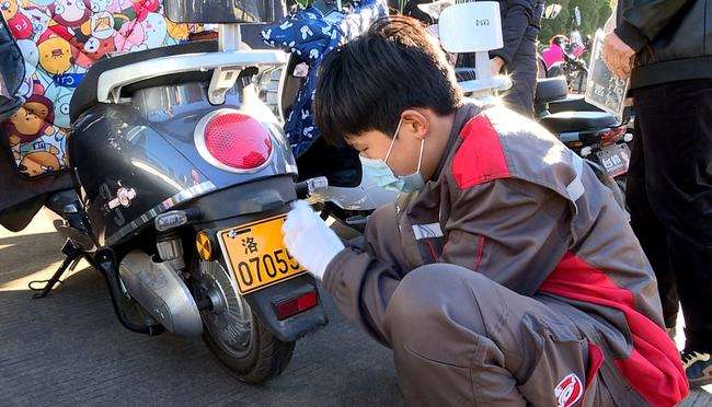 电动车三轮车四轮车有新规吗,老年代步车四轮上路合法吗