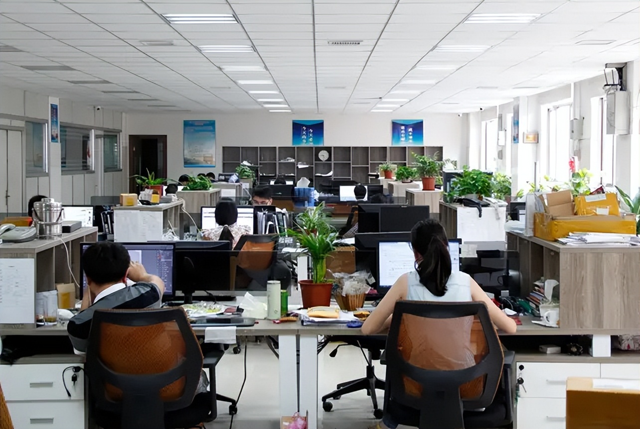 性格内向的人注定适应不了职场,性格内向的人怎么混职场