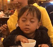 搞笑一刻：美女这波操作我还没见过，难道这样上车有什么说法？