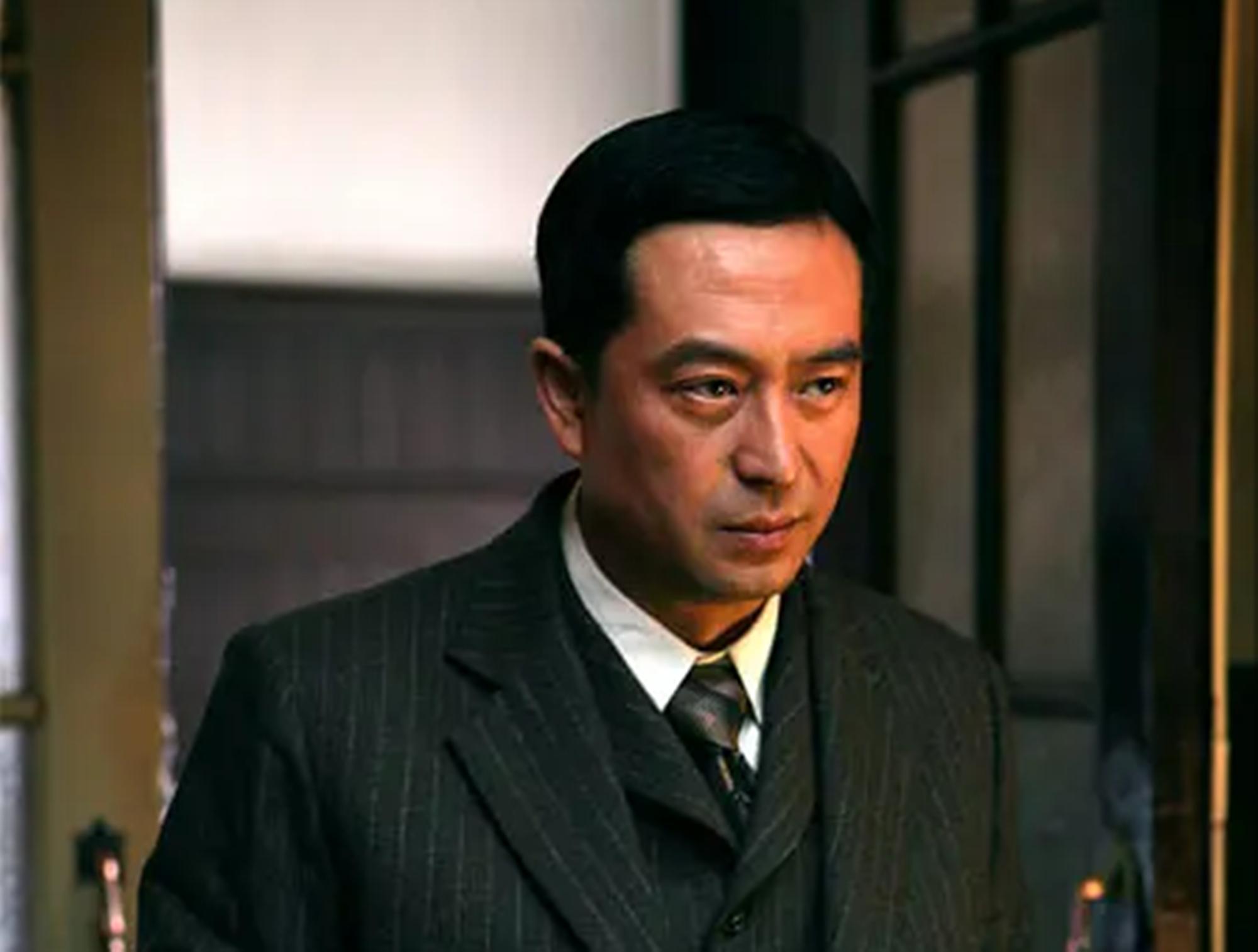 悬崖和潜伏谁拍得早,潜伏和悬崖哪部更经典