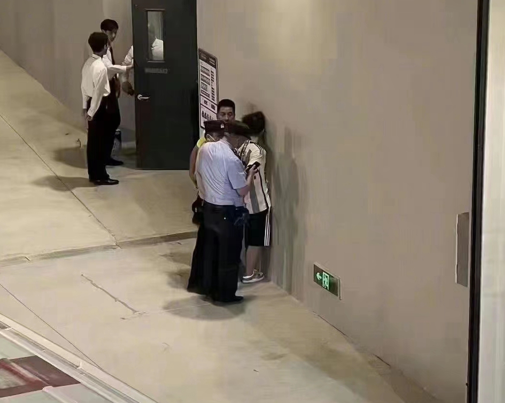 陈妍希看梅西比赛,陈妍希带娃看梅西比赛