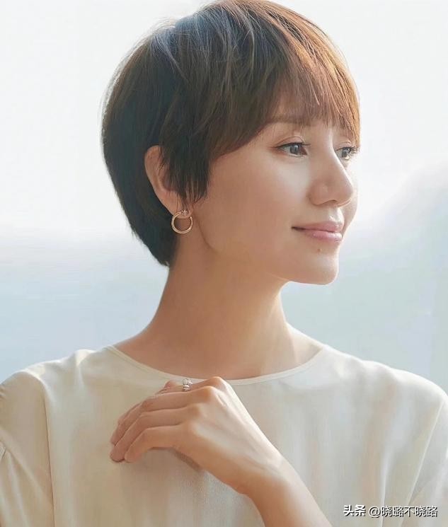 袁泉现在短发发型图片,袁泉的长发和短发照片
