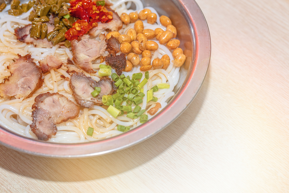 广西特色美食螺蛳粉介绍,广西除了螺蛳粉有什么好吃的特产