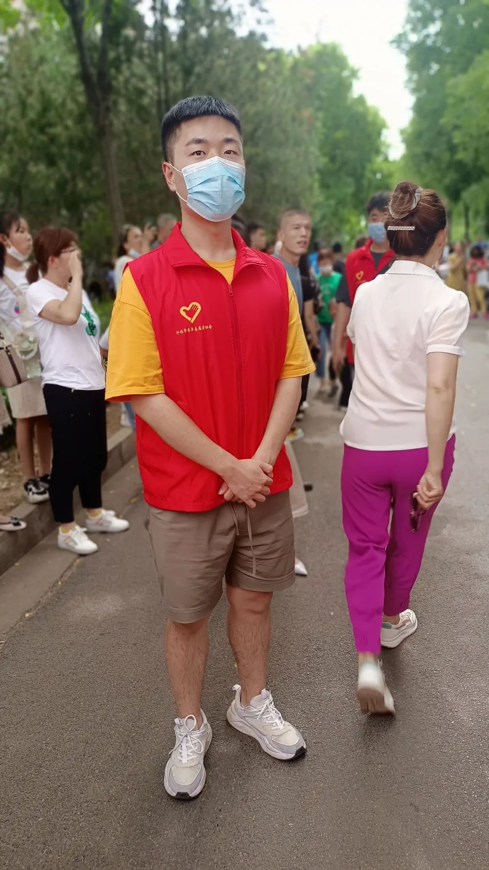 介休青志协红马甲为你护航，愿你旗开得胜，未来闪闪发光