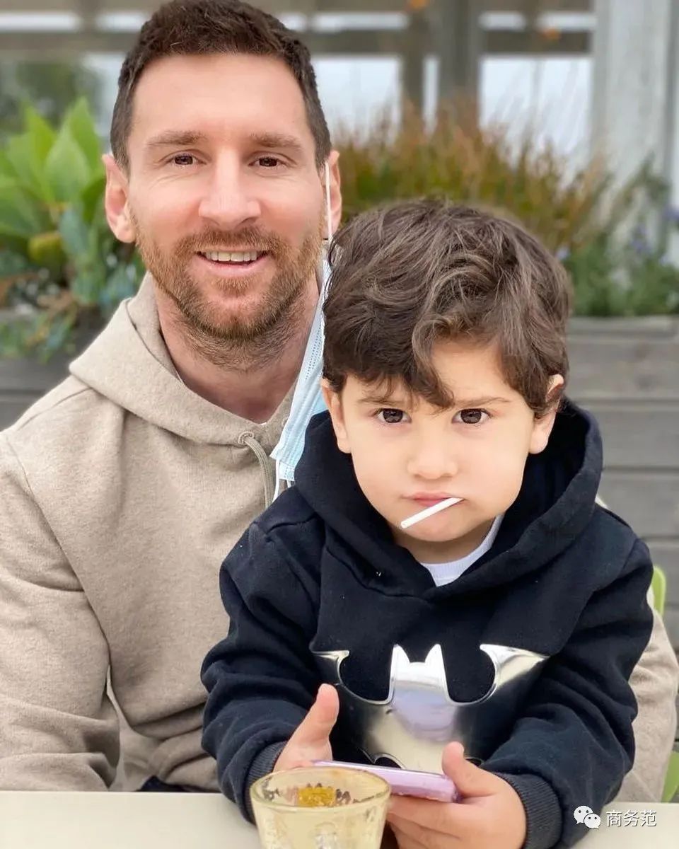 梅西夺冠后亲吻妻子,梅西夺冠亲吻爱妻