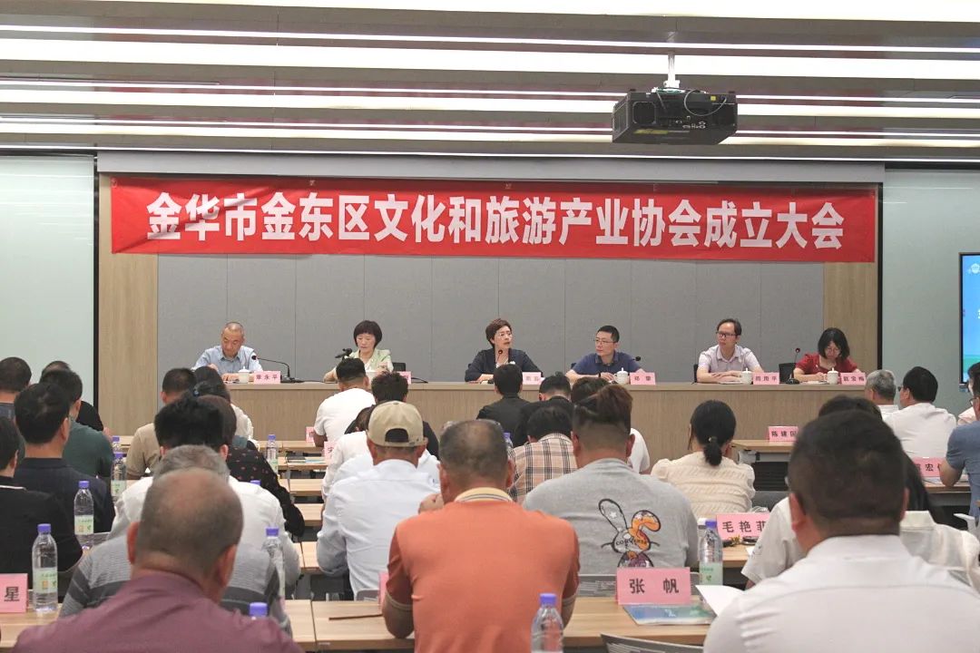 聚力同行共创文明城,聚力同行共创一流