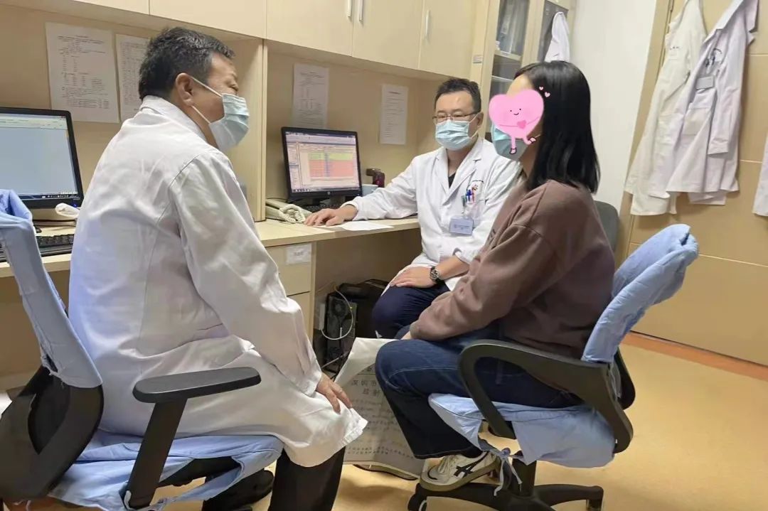 险！肚子裂开，肠子在羊水中飘……这个宝宝能留住吗？