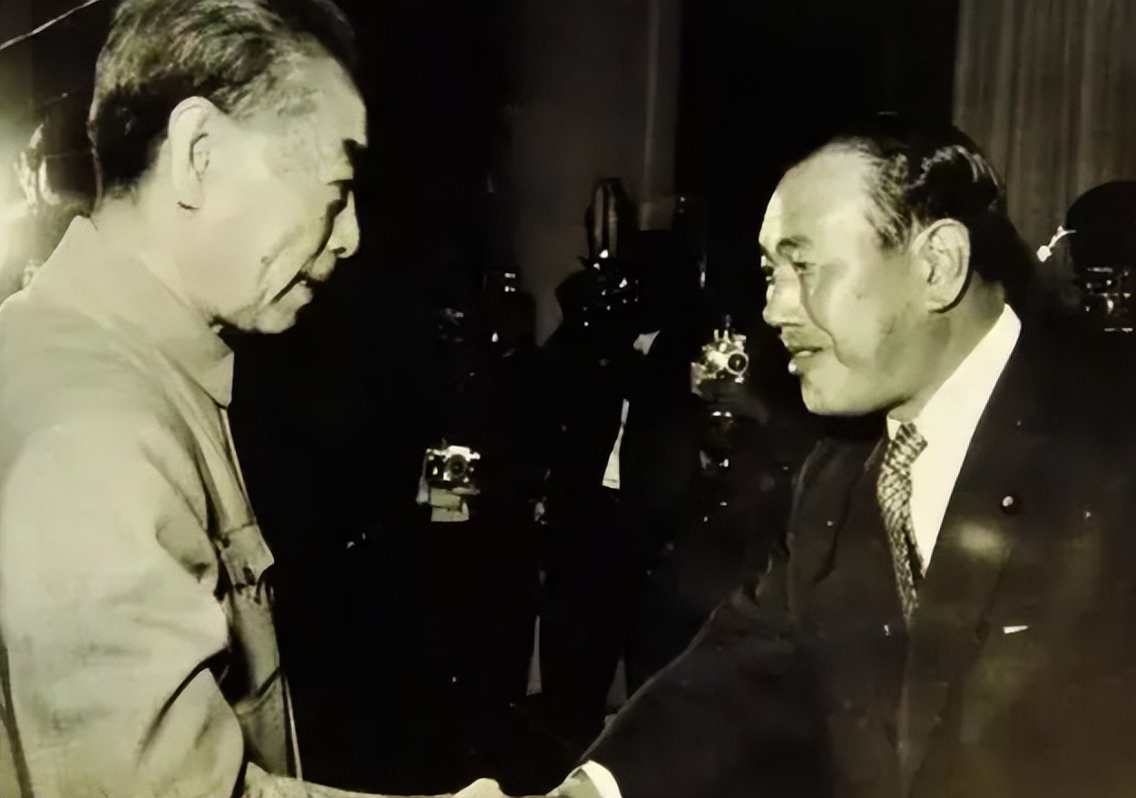 1978年日本记者刁难：*鱼岛钓**属于哪国？*小平邓**巧妙应答令人佩服