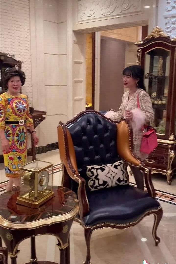 鲍鱼家姐豪宅面积,鲍鱼家姐身价上亿