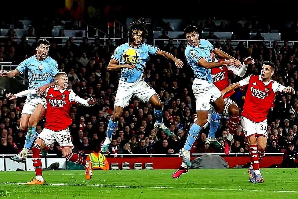 阿森纳完美传控反击曼城,阿森纳门将被打