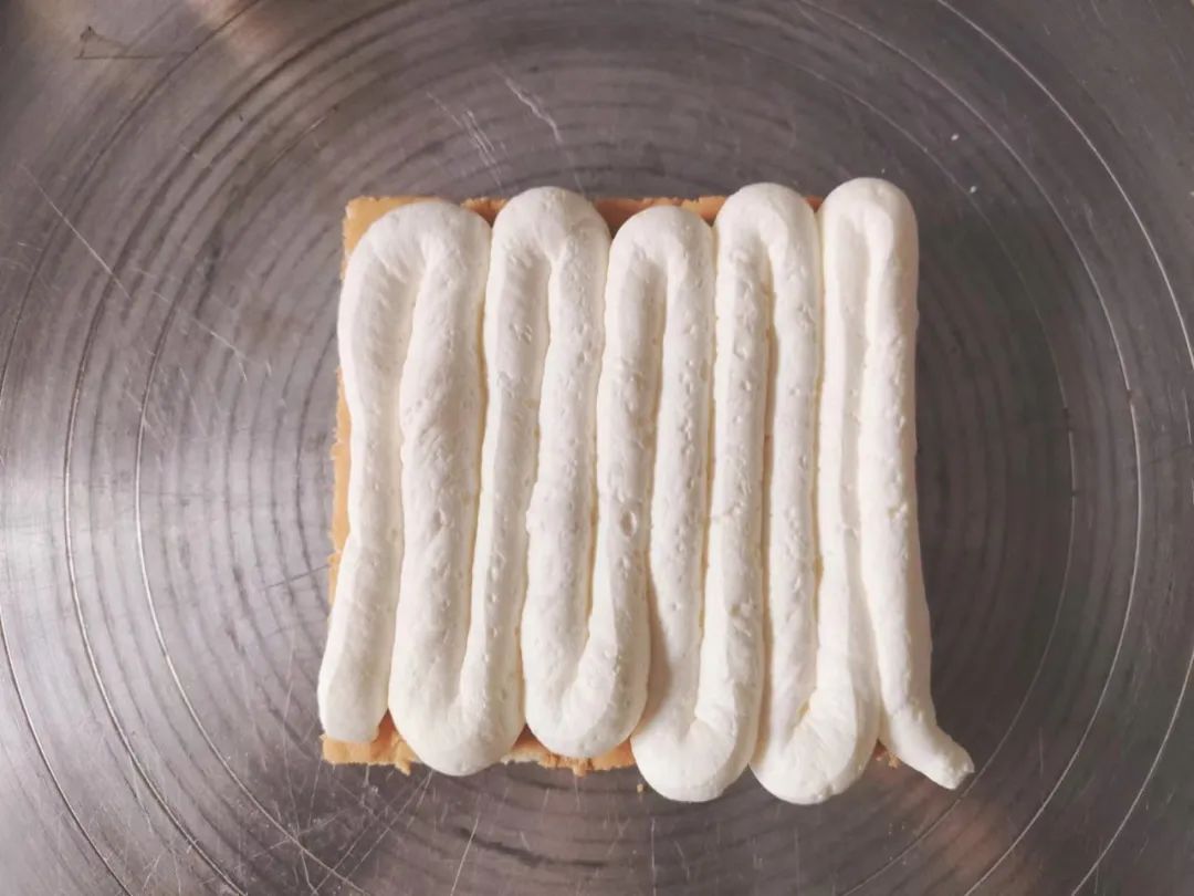 韩国ins博主，用饼干做创意蛋糕，一天1000个不愁卖