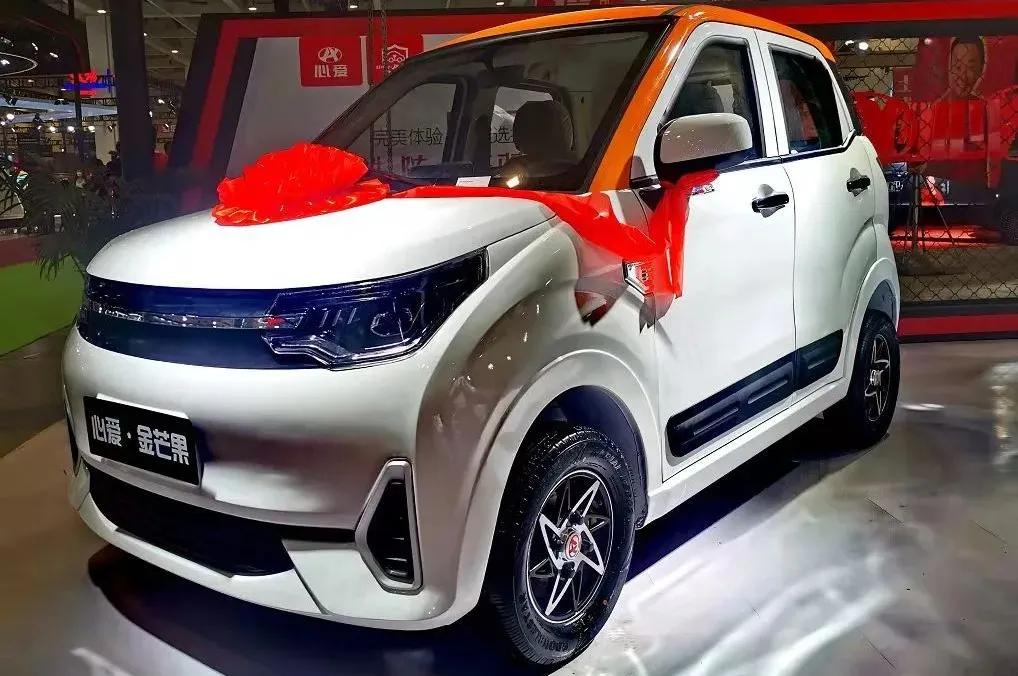 最新款封闭四轮老年代步车,最好的低速四轮代步车